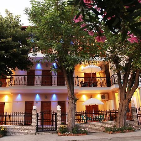 פלטמונס Vasiliki Apartments מראה חיצוני תמונה