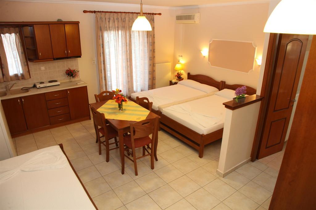 פלטמונס Vasiliki Apartments מראה חיצוני תמונה